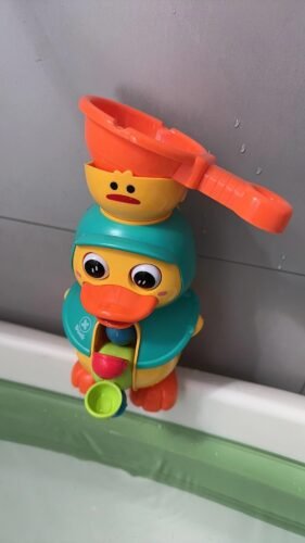 🛁🦆[SG Local Stock] JP Import Duck Bath Toy Spins, Sprays & Floats💦 photo review