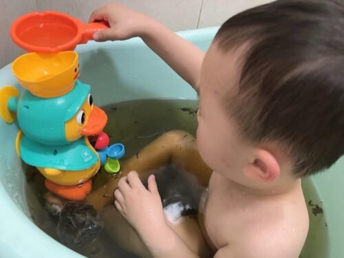 🛁🦆[SG Local Stock] JP Import Duck Bath Toy Spins, Sprays & Floats💦 photo review
